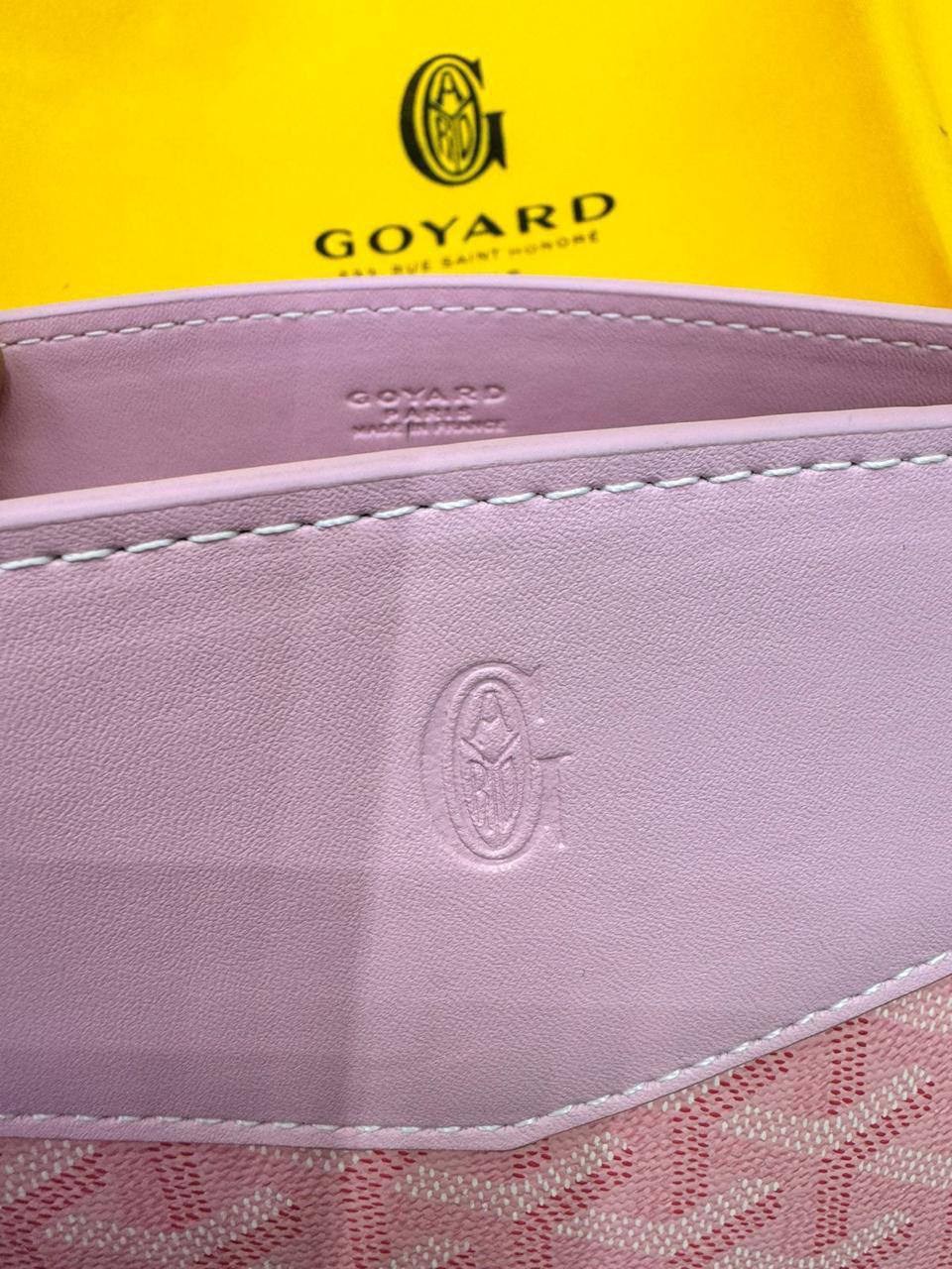 🎉 Offer 🎊 Goyard Rouette
1️⃣ First quality
Size : 26 * 18 cm
80 dhs✅

Zain115
♥️♥️♥️
