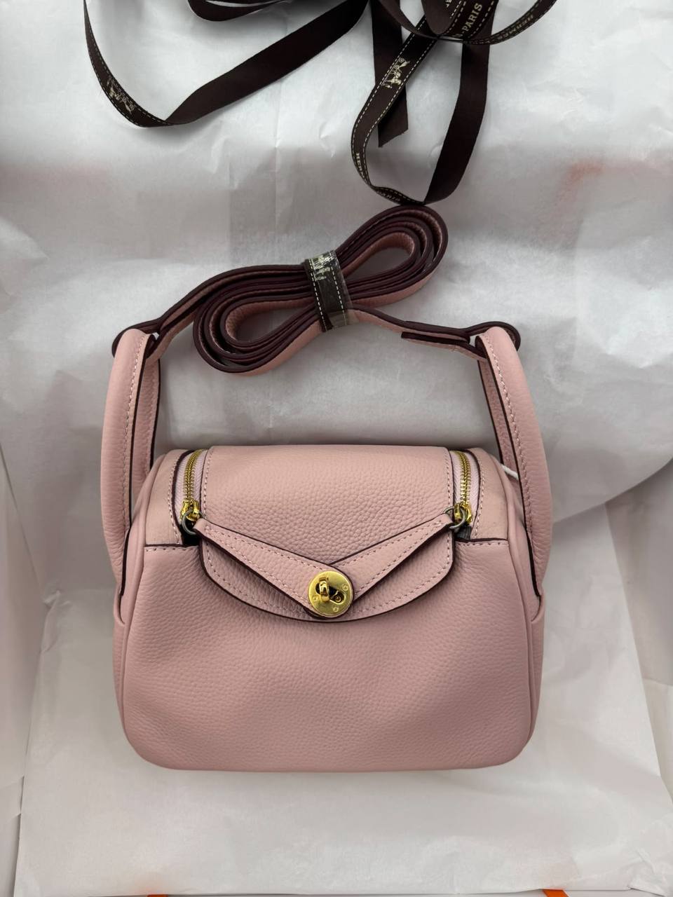 Hermes Lindy 

19Cm 
With Box
300 dhs🇦🇪🇦🇪

Zain131
♥️♥️♥️