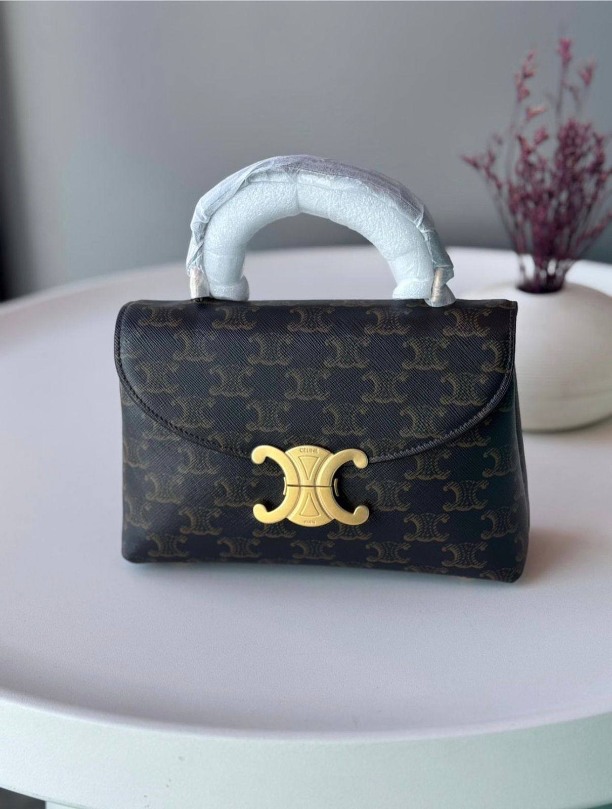 Celine 
          20Cm
260 dhs❣️

Zain131
♥️♥️♥️
