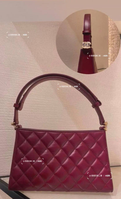 Chanel
100 dhs💓

Size:22.5/7/14

with box
🎁🎁🎁

Zain07
♥️♥️♥️