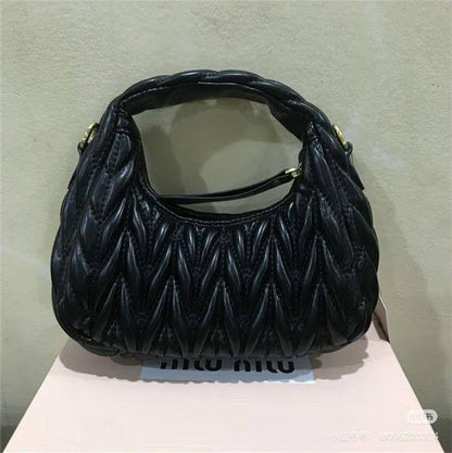 Miu Miu
25*18*7 cm
95 dhs💓

With box
🎁🎁🎁

Zain17
♥️♥️♥️