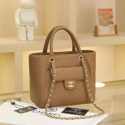 Chanel

100 dhs🇦🇪

with box
size 25cm

Zain26
♥️♥️♥️