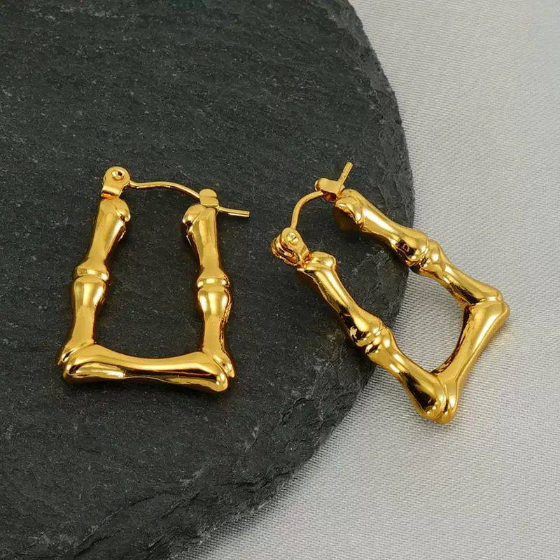 New arrival 
Stainless steel with 18k gold plated earrings 
Non tarnish 
20 dhs🪙🌨️

Zain242
♥️♥️♥️