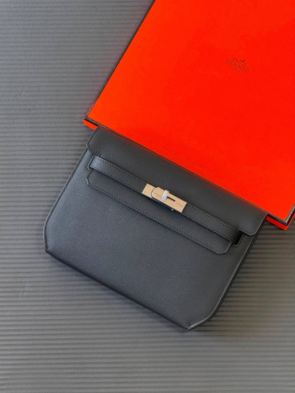 Hermes depech 25cm💕master quality😍with box❤️
360 dhs🇦🇪🇦🇪

Zain52
♥️♥️♥️