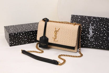 YSL 
GOOD QUALITY 
WITH BOX 
🎁🎁🎁

110 dhs✅

Zain295
♥️♥️♥️
