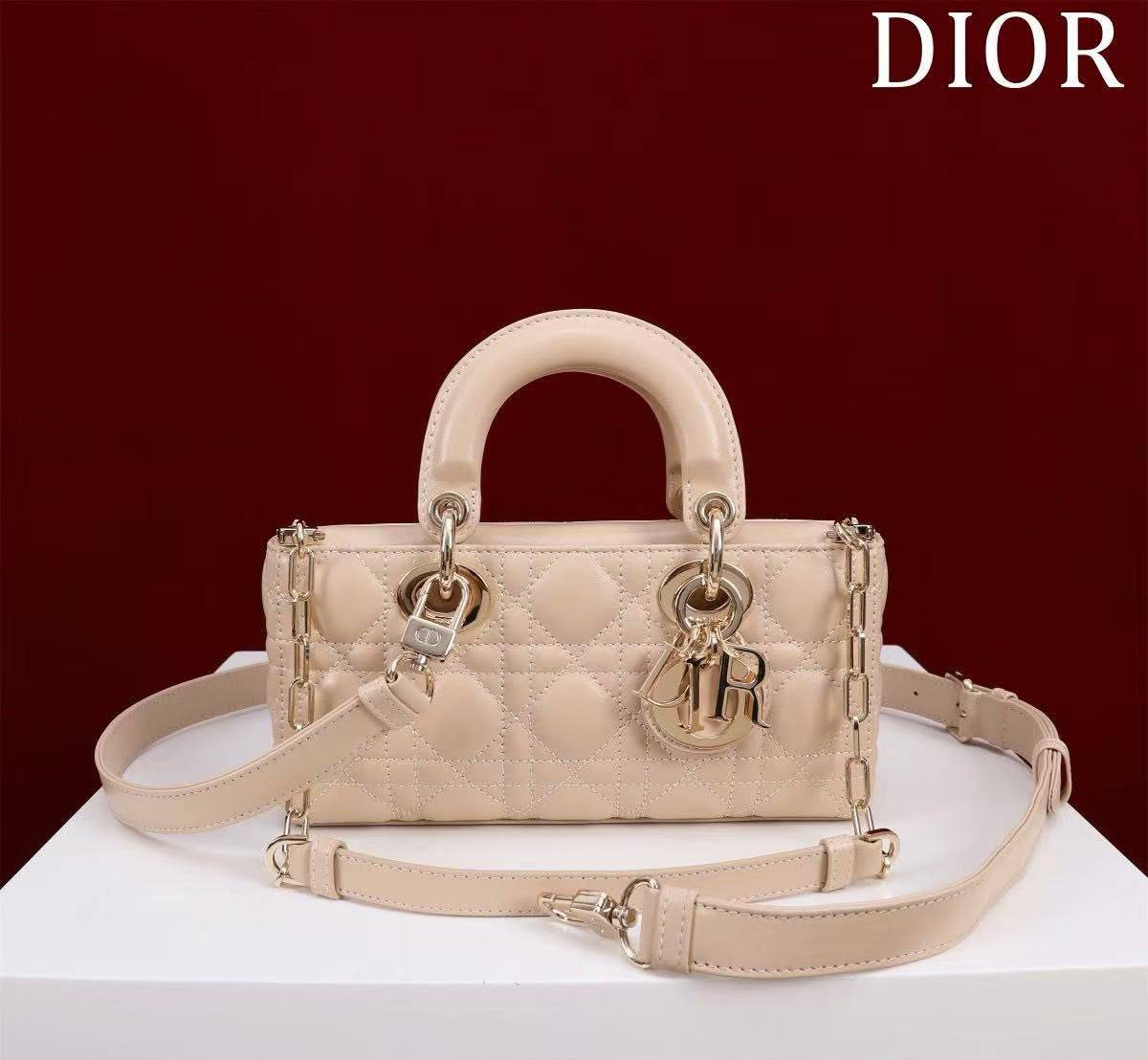 Dior D-joy✅
*Size 22 cm*
For Price 👇 WhatsApp✅
0568585901 
0507557372
0552275751 Owner Zain 👌

Zain274
♥️♥️♥️