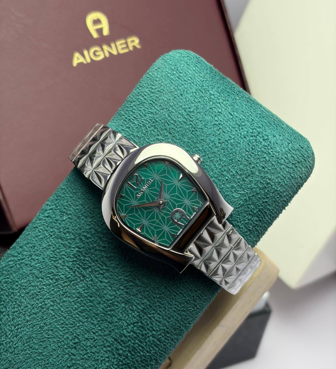 Aigner watch for ladies good quality 
260 dhs✅

Zain59
♥️♥️♥️