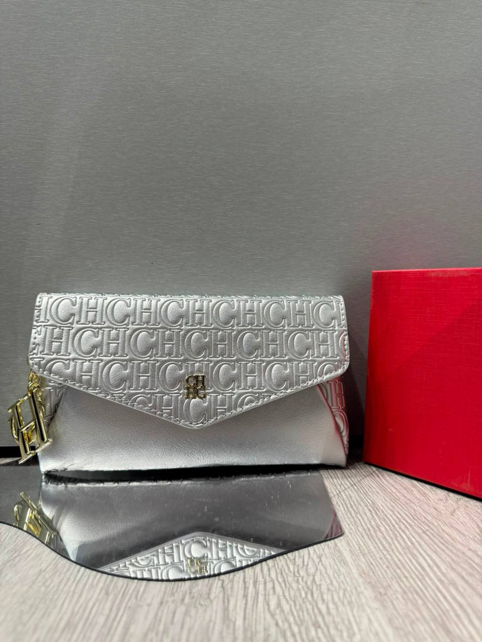 CH
80 dhs✅
Good-quality 

with box🎁🎁🎁

Zain35
♥️♥️♥️