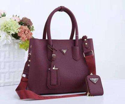 Prada 
Good Quality 
115 dhs🪙💕

Zain250
♥️♥️♥️