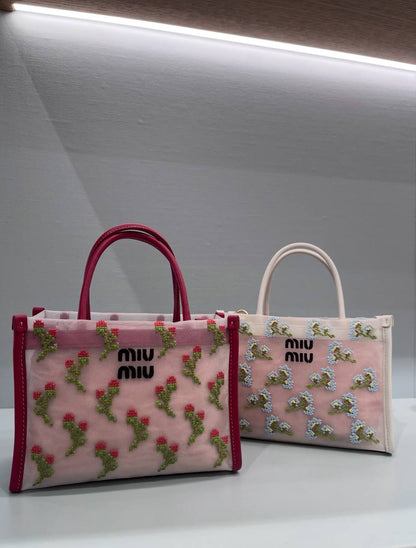 Super master

Lv
Chanel
Miu miu 

Zain313

For price contact whatsapp

00971507557372
♥️♥️♥️