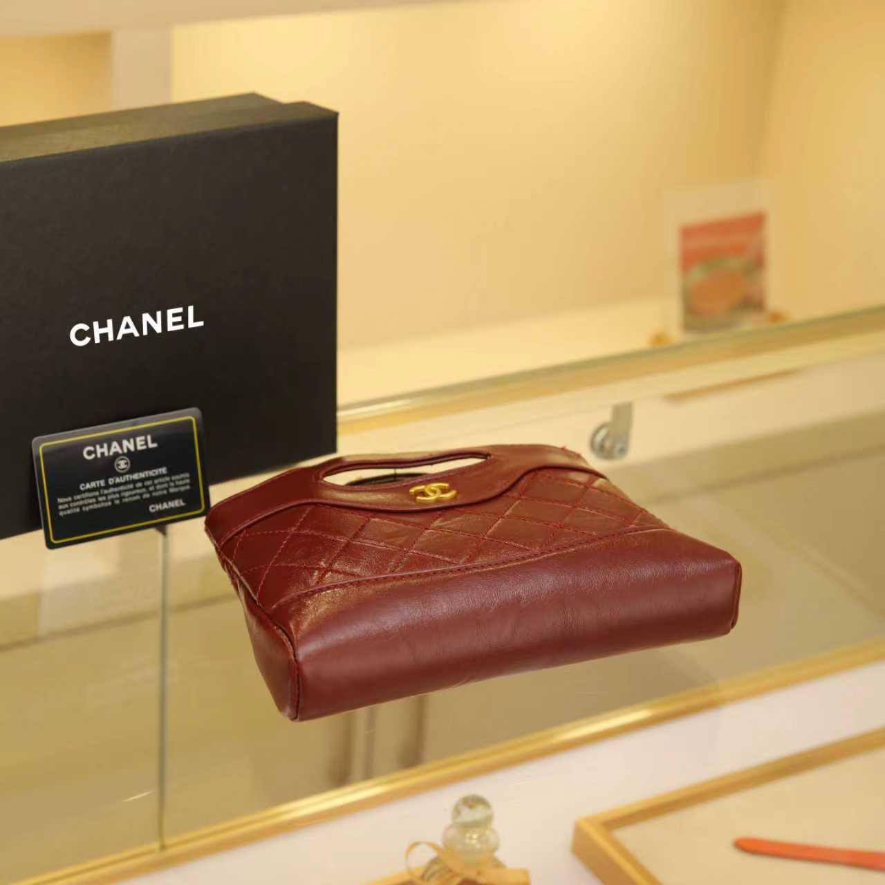 ❤️ Chanel Nano
1⃣️ First quality +🎁
Size: 21 * 18 * 4 cm
95 dhs✅
with box🎁

Zain115
♥️♥️♥️