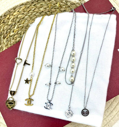 Stainless steel 🔥*
Non tarnish 💯
Necklace ❤️‍🔥
Bracelet 🌸
One piece 
With black boxes 📦 
20 dhs🪙🌨️
With normal boxes 🗃️ 
And paper bag🛍️
30 dhs🪙🌨️

Zain216
♥️♥️♥️