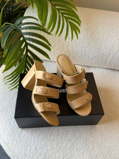 CHANEL 
SuperMaster Quality 💯
450 dhs✅
Size: 36-41💥

Zain171
♥️♥️♥️