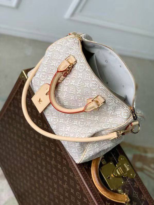 LV
SPEEDY

SIZE 30 cm

For Price 👇 WhatsApp✅
0568585901 
0507557372
0552275751 Owner Zain 👌


Zain274
♥️♥️♥️