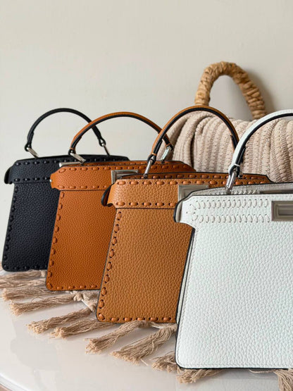 Fendi picabo 
Size :21 cm 
Super master quality 
For Price 👇 WhatsApp✅
0568585901 
0507557372
0552275751 Owner Zain 👌

Zain315
♥️♥️♥️
