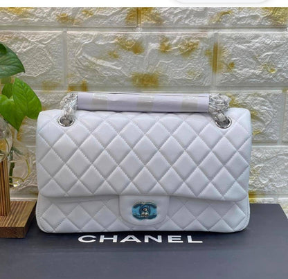 CHANEL 
GOOD QUALITY 
120 dhs✅

SIZE 30 CM

Zain200
♥️♥️♥️