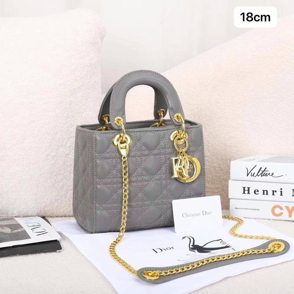 Lady Dior
1⃣️ First quality +🎁
Size : 18 * 14 cm

90 dhs🇦🇪🇦🇪

with box 🎁🎁

Zain115
♥️♥️♥️