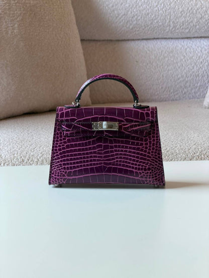 Hermes kelly croc 19cm💕master quality😍with box❤️
520 dhs💓

Zain52
♥️♥️♥️