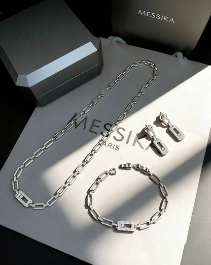 MESSIKA SET
MASTER✨💫
NECKLACE BRACELET EARRINGS
WITH BOX AND PAPER BAG🎁🛍️
230 DHS✅

Zain89
♥️♥️♥️