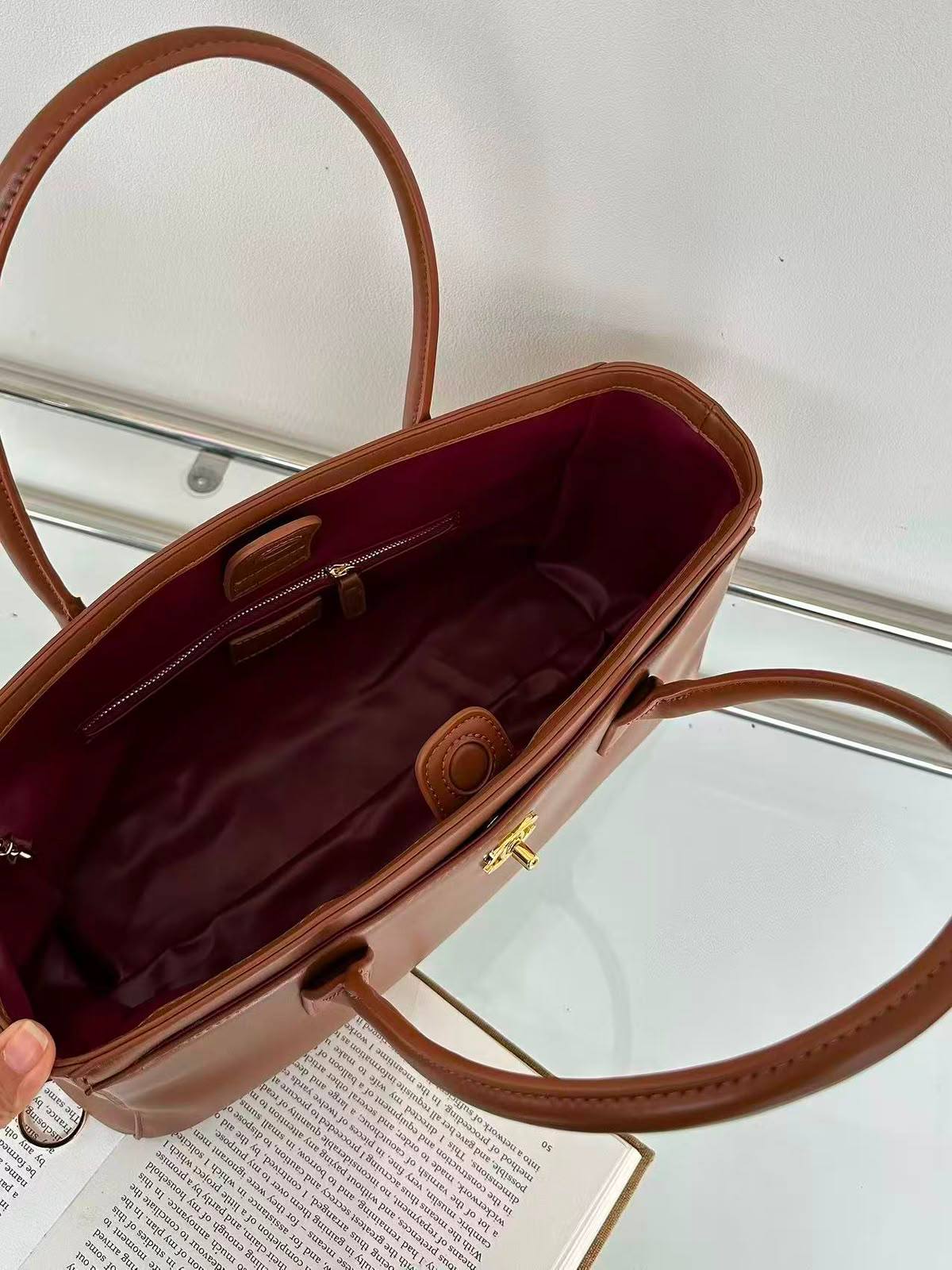 Chanel

130 dhs🇦🇪🇦🇪

Zain143
♥️♥️♥️