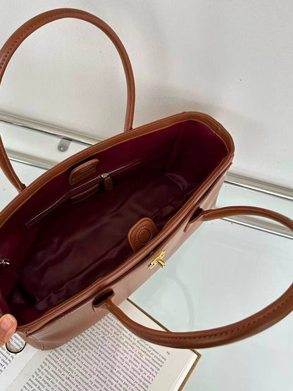 Chanel

130 dhs🇦🇪🇦🇪

Zain143
♥️♥️♥️