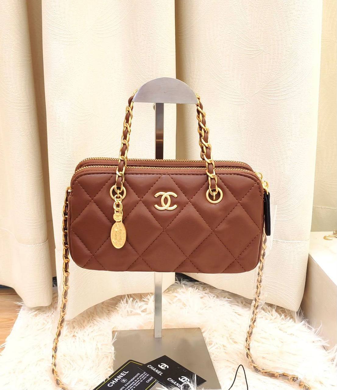 CHANEL NEW CAME GOOD QUALITY WITH BOX 
90 dhs🇦🇪🇦🇪

Zain295
♥️♥️♥️