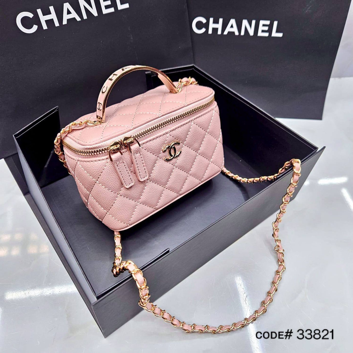 CHANEL ᴠᴀɴɪᴛʏ ᴅʀᴇssᴇʀ
ʜᴀs ᴍɪʀʀᴏʀ ɪɴsɪᴅᴇ
ᴄᴀᴠɪᴀʀ ʟᴇᴀᴛʜᴇʀ ᴍᴀᴛᴇʀɪᴀʟ
ɢᴏʟᴅ ʜᴀʀᴅᴡᴀʀᴇ
sɪᴢᴇ : 17.5 cm
ᴡɪᴛʜ BOX
🎁🎁🎁

90 dhs❤️

Zain31
♥️♥️♥️