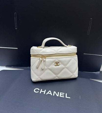 Chanel

withbox 
🎁🎁🎁

95 dhs✅

Zain143
♥️♥️♥️