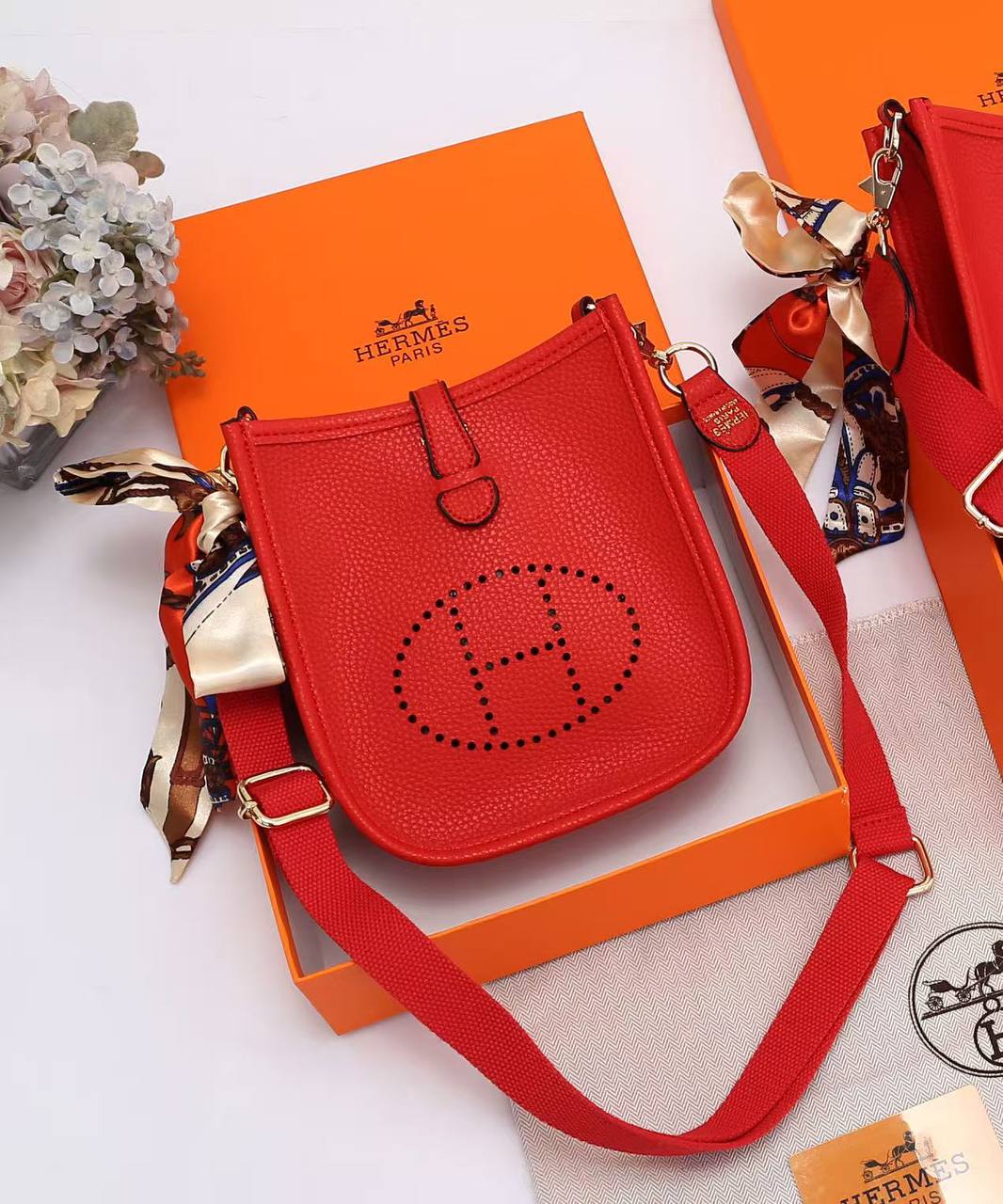 Hermes 
90 dhs🇦🇪🇦🇪 
with box

Zain235
♥️♥️♥️