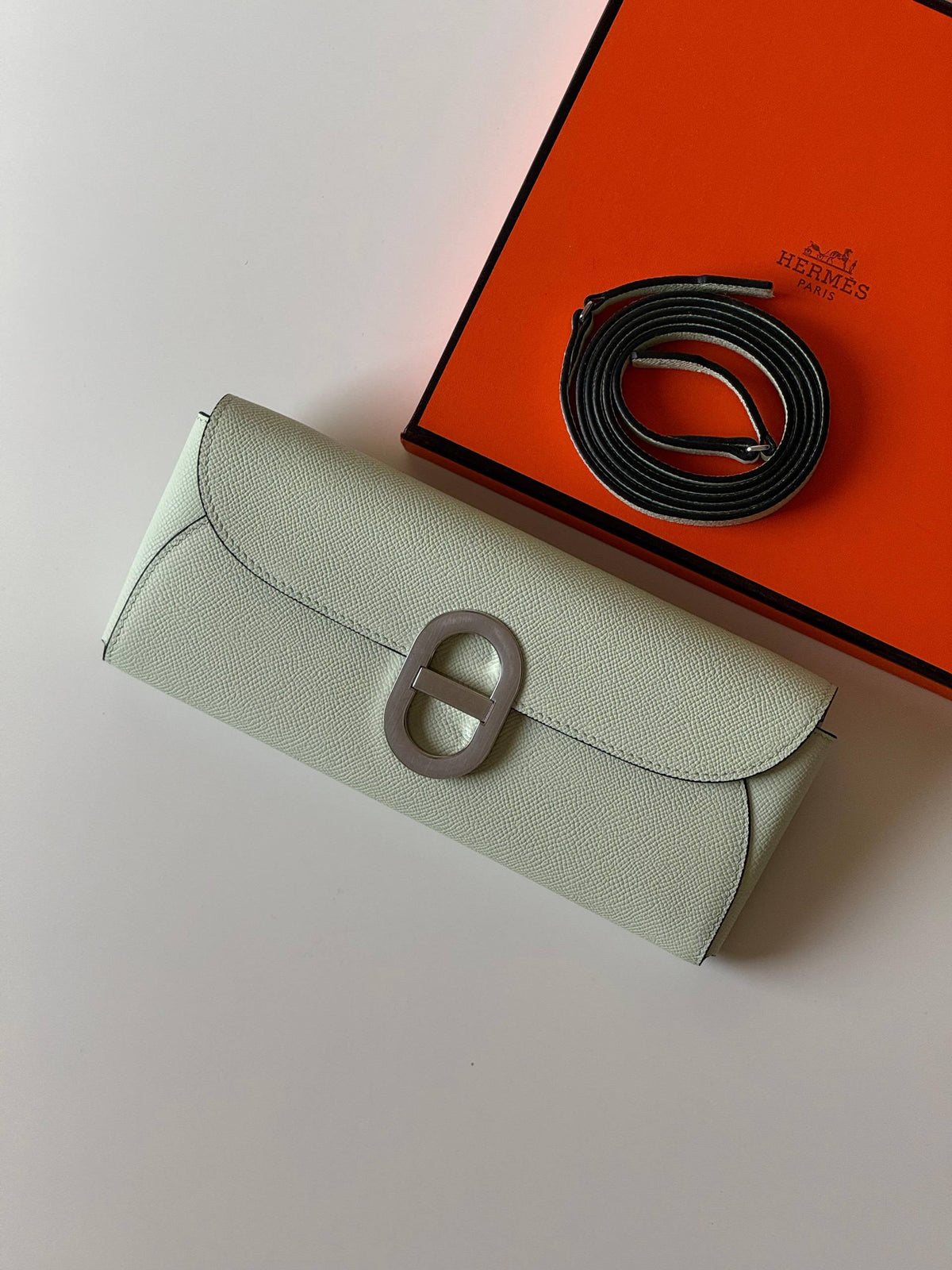 Hermes 
clutch 

23cm 💕
Master quality😍
with box❤️
340 dhs🇦🇪🇦🇪

Zain52
♥️♥️♥️