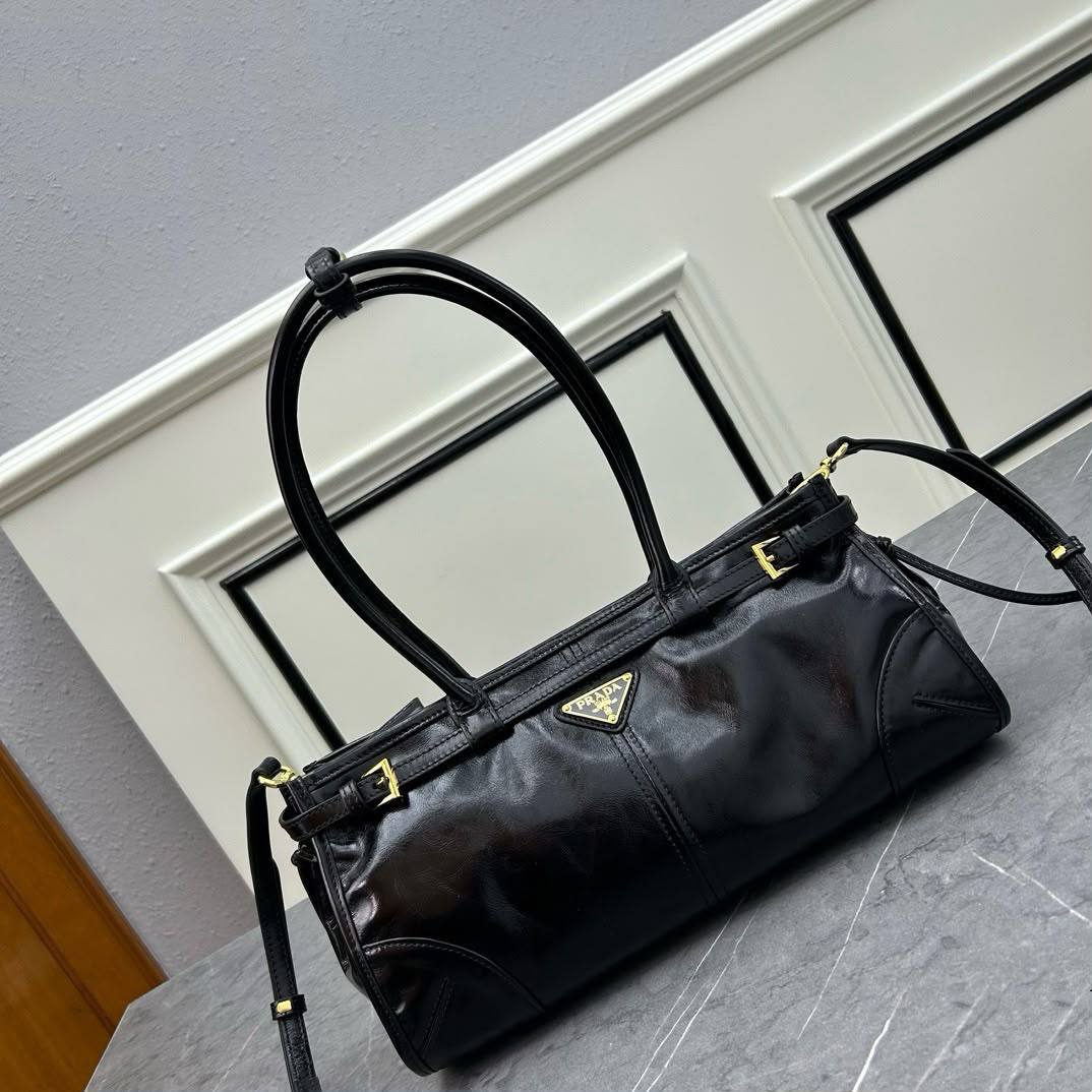 PRADA 
COPY ONE 
210 dhs✅

Zain295
♥️♥️♥️