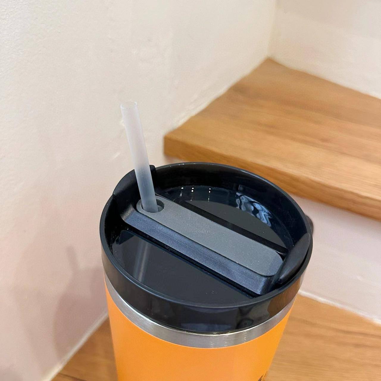 Brand Coffee vacuum Cup 
Good quality 
Size ： 27 * 10 cm
70 dhs🪙🌨️

Zain115
♥️♥️♥️