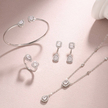 Messika SET❤️‍🔥*
Necklace 🦋
Earring🐦‍🔥
Bangle 🌸
Ring 💍 free size ✨
Master quality 💯
With normal boxes 📦 
190 dhs✅
With master box 🗃️ 
240 dhs✅

Zain216
♥️♥️♥️