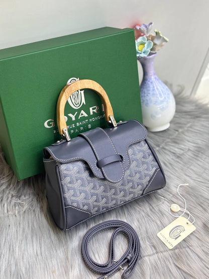 Goyard

SIZE 20 CM  

Withbox

115 dhs🇦🇪🇦🇪

Zain51
♥️♥️♥️