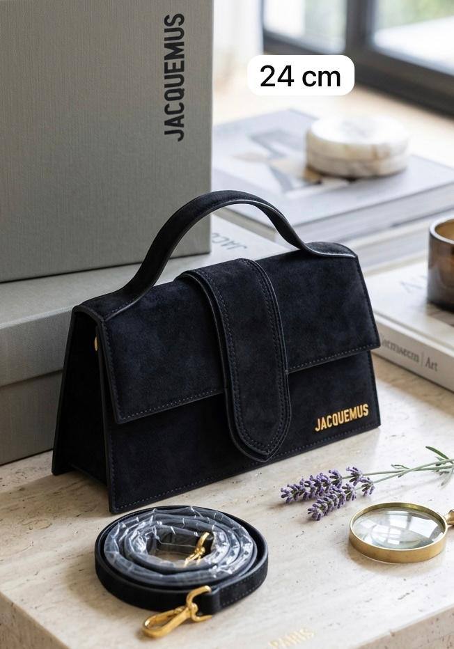 Jacquemus Velvet

105 dhs✅

with box
🎁🎁🎁

Zain90
♥️♥️♥️