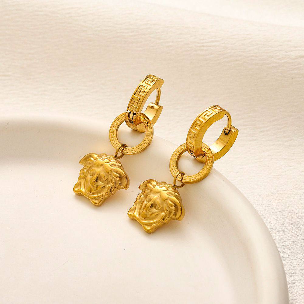 New arrival earrings 
30 dhs💓

Zain243
♥️♥️♥️