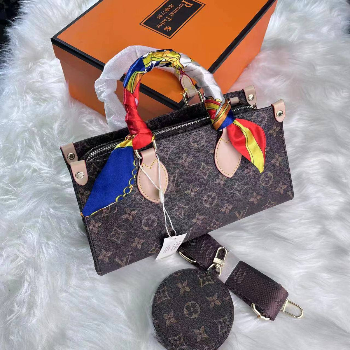 LV

100 dhs🇦🇪🇦🇪

Size : 23cm

Zain26
♥️♥️♥️