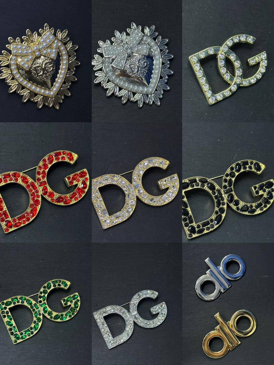 BROOCH Jewelry 🔥*
Non tarnish 💯
good quality 💯
With black boxes 🗃️ 
20 dhs❣️
With normal boxes 📦 
And paper bag🛍️
30 dhs❣️

Zain216
♥️♥️♥️