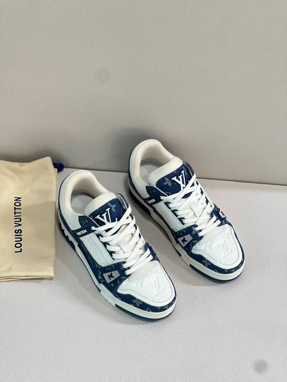 LOUIS VUITTON 
SUPER MASTER 
40-46
600 dhs🪙🖤

Zain43
♥️♥️♥️