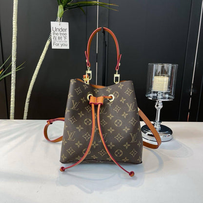 LV
22*22*14cm
75 dhs🪙🌨️

Zain17
♥️♥️♥️