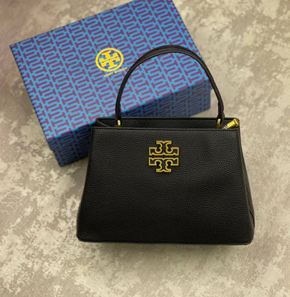 Tory Burch
110 dhs✅

With box
🎁🎁🎁

Zain175
♥️♥️♥️