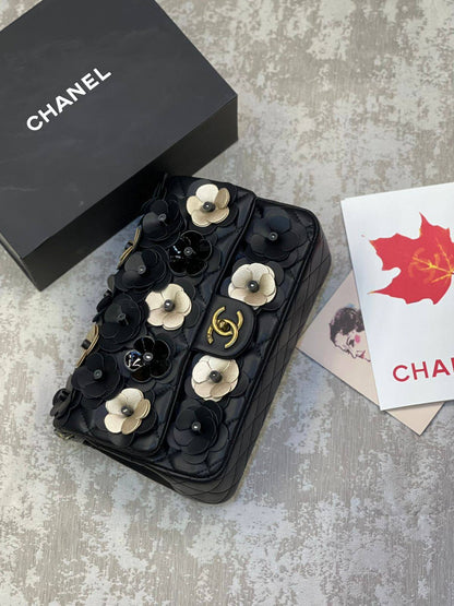 Chanel
Small size.  170 dhs🗽
Big.   Size.  180 dhs🗽

Zain175
♥️♥️♥️