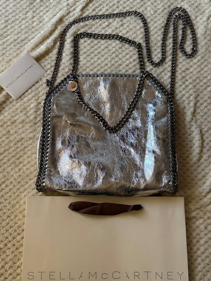 STELLA McCARTNEY
25cm
350 dhs🪙🌨️
Top quality

Zain167
♥️♥️♥️