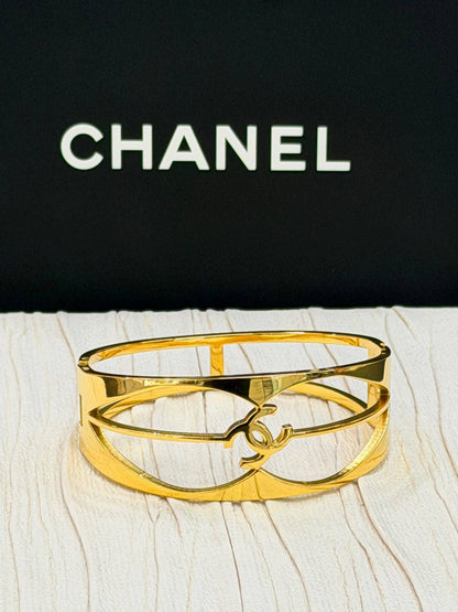 Offer Bangle
Non tarnished 
Available more designs 

20 dhs🇦🇪simple box 📦 
30 dhs🇦🇪name box 🗃️

Zain48
♥️♥️♥️