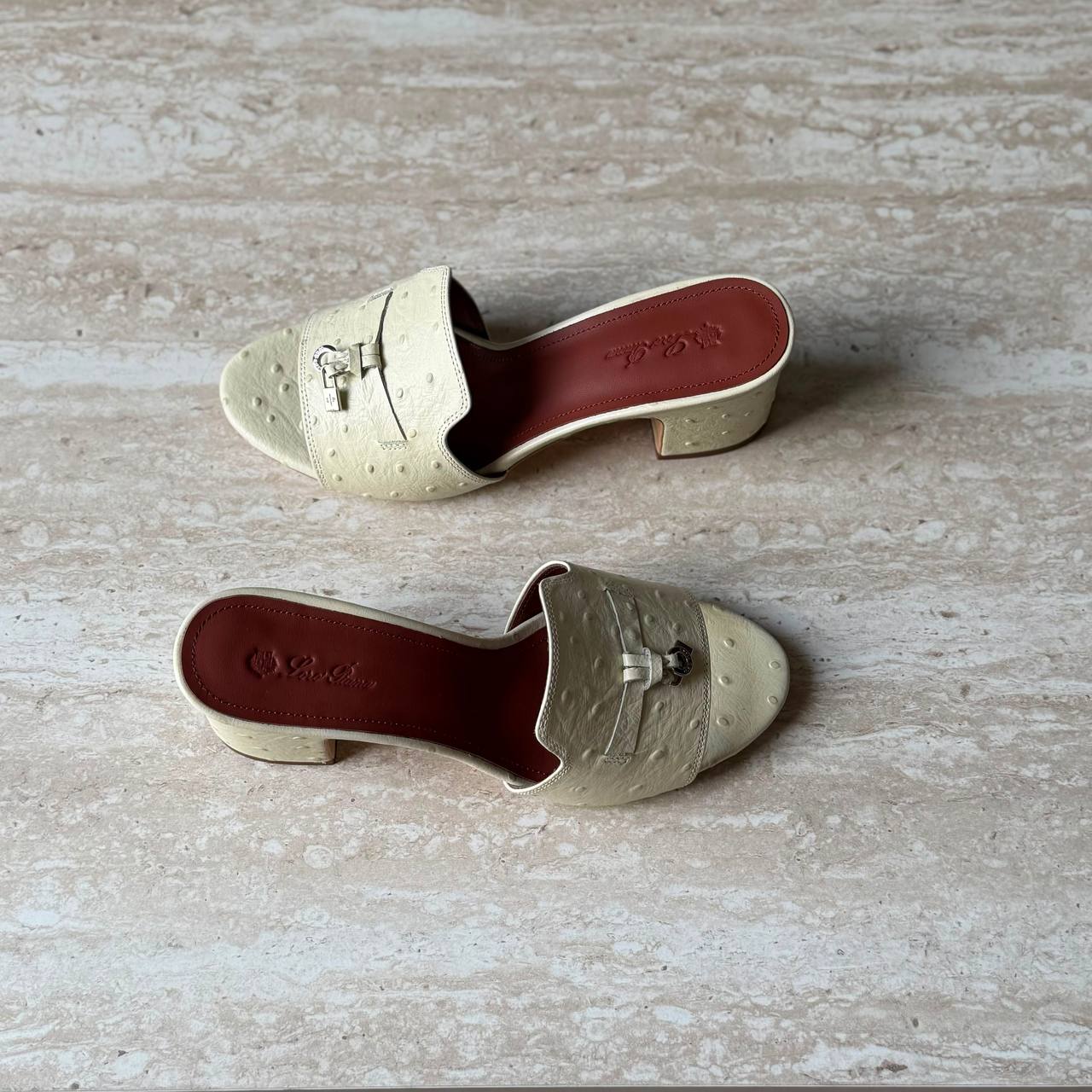 Loro Piana
AA Quality
Size 36 to 41
550 dhs🇦🇪🇦🇪

Zain288
♥️♥️♥️