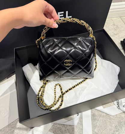 Chanel
100 dhs✅
Good  quality
Size:19cm
with box
🎁🎁🎁

Zain74
♥️♥️♥️