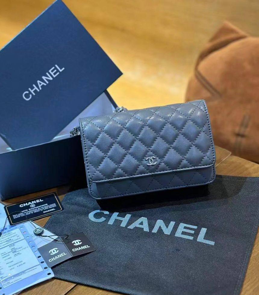 CHANEL

 NEW CAME 

GOOD QUALITY 

WITH BOX 

90 DHS🇦🇪🇦🇪🇦🇪

Zain295
♥️♥️♥️