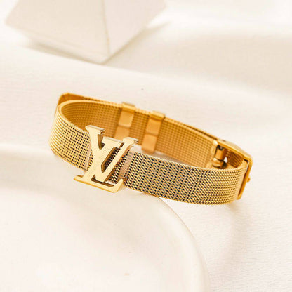 New arrival branded bangle and bracelet 
40 dhs💓

Zain243
♥️♥️♥️