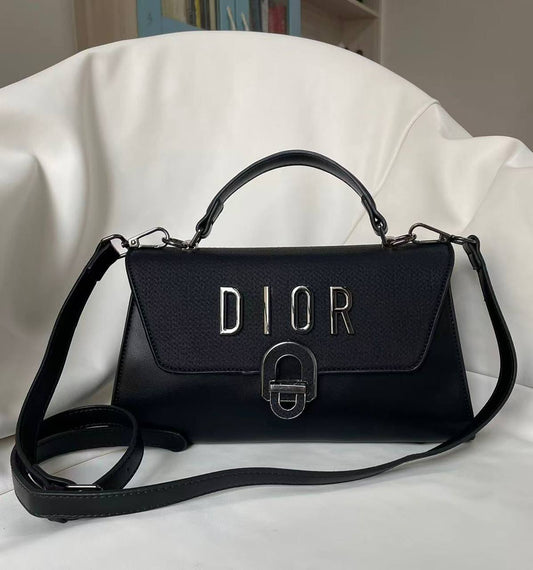 Dior
95 dhs🪙🌨️

Zain143
♥️♥️♥️