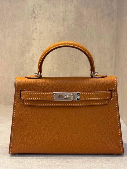 Hernes
𝐇𝐞𝐫𝐦𝐞𝐬 𝐌𝐢𝐧𝐢 𝐊𝐞𝐥𝐥𝐲 𝟏𝟗𝐜𝐦 
𝐇𝐚𝐧𝐝 𝐌𝐚𝐝𝐞 
1350 dhs✅🖤🌴

ETAG4
♥️♥️♥️